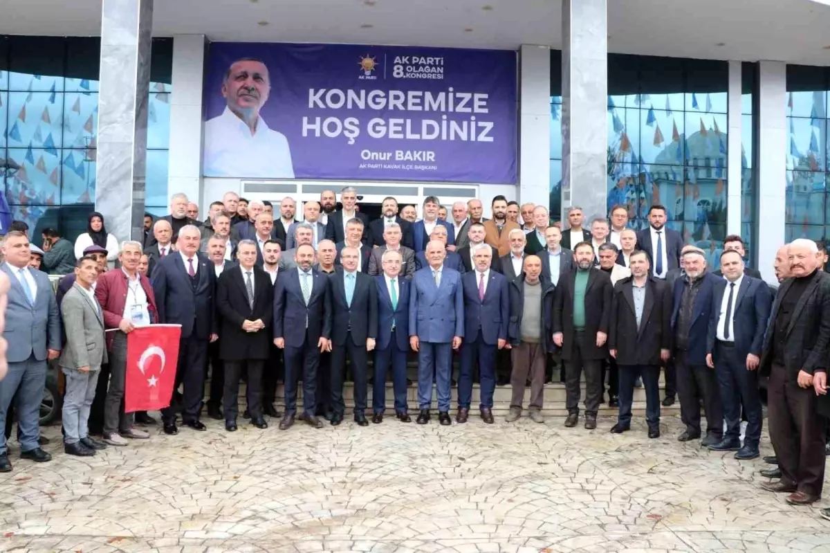 AK Parti Kavak İlçe Kongresi’nde Onur Bakır Yeniden Başkan Seçildi